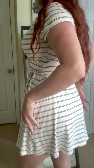 It turns me on knowing anyone at the grocery store could get an eyeful of milf booty